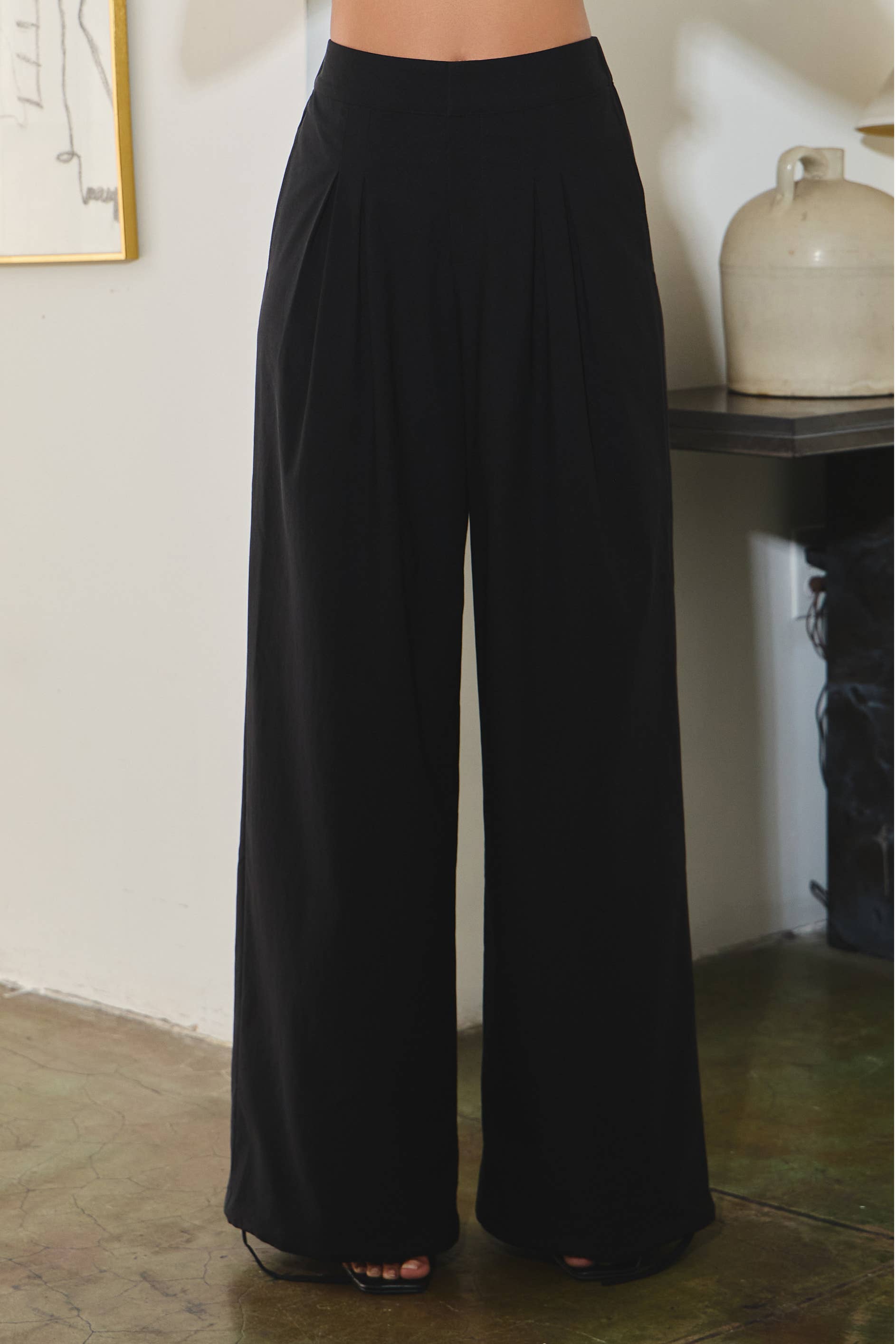 Stretchy woven pin-tuck wide legged pants