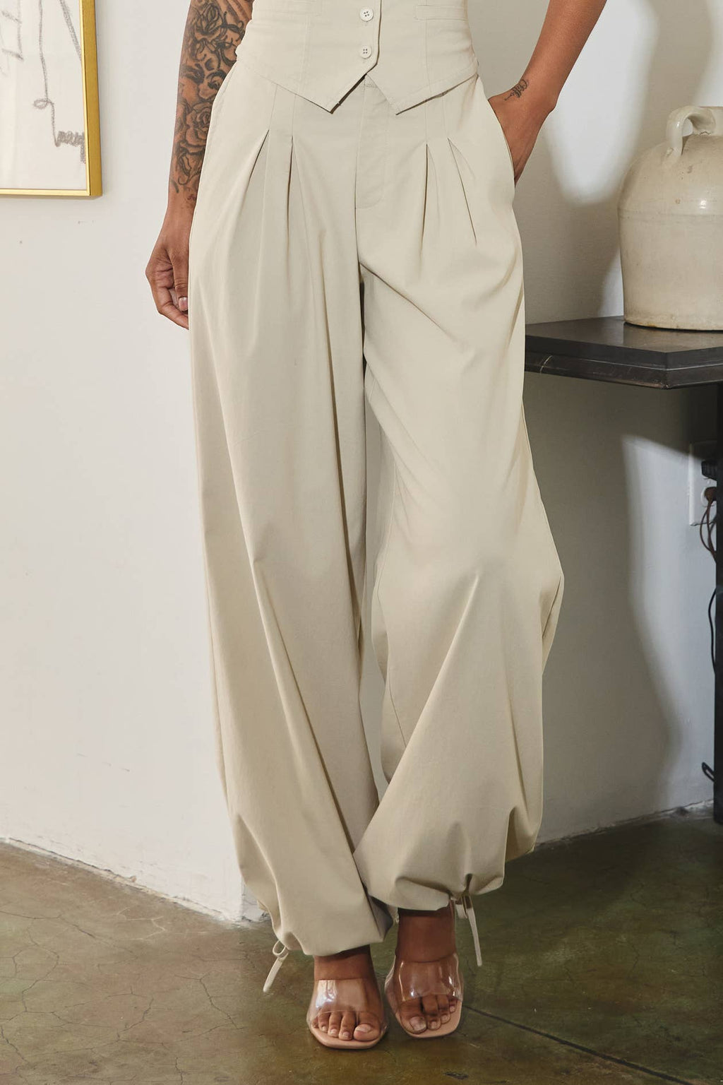 Stretchy woven pin-tuck wide legged pants